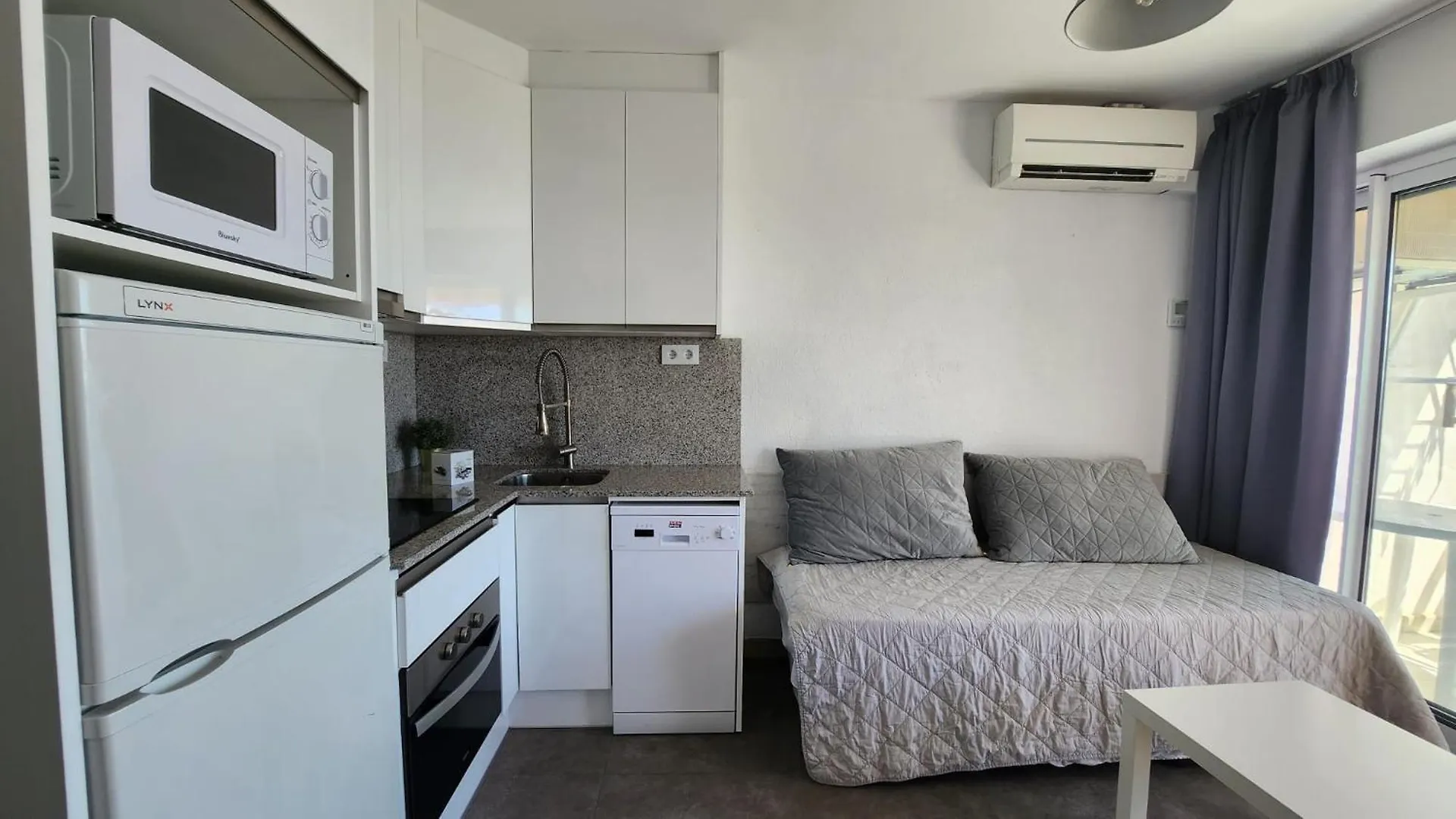 Studios Superior Isla De Rosas -Tramuntana42 Apartment